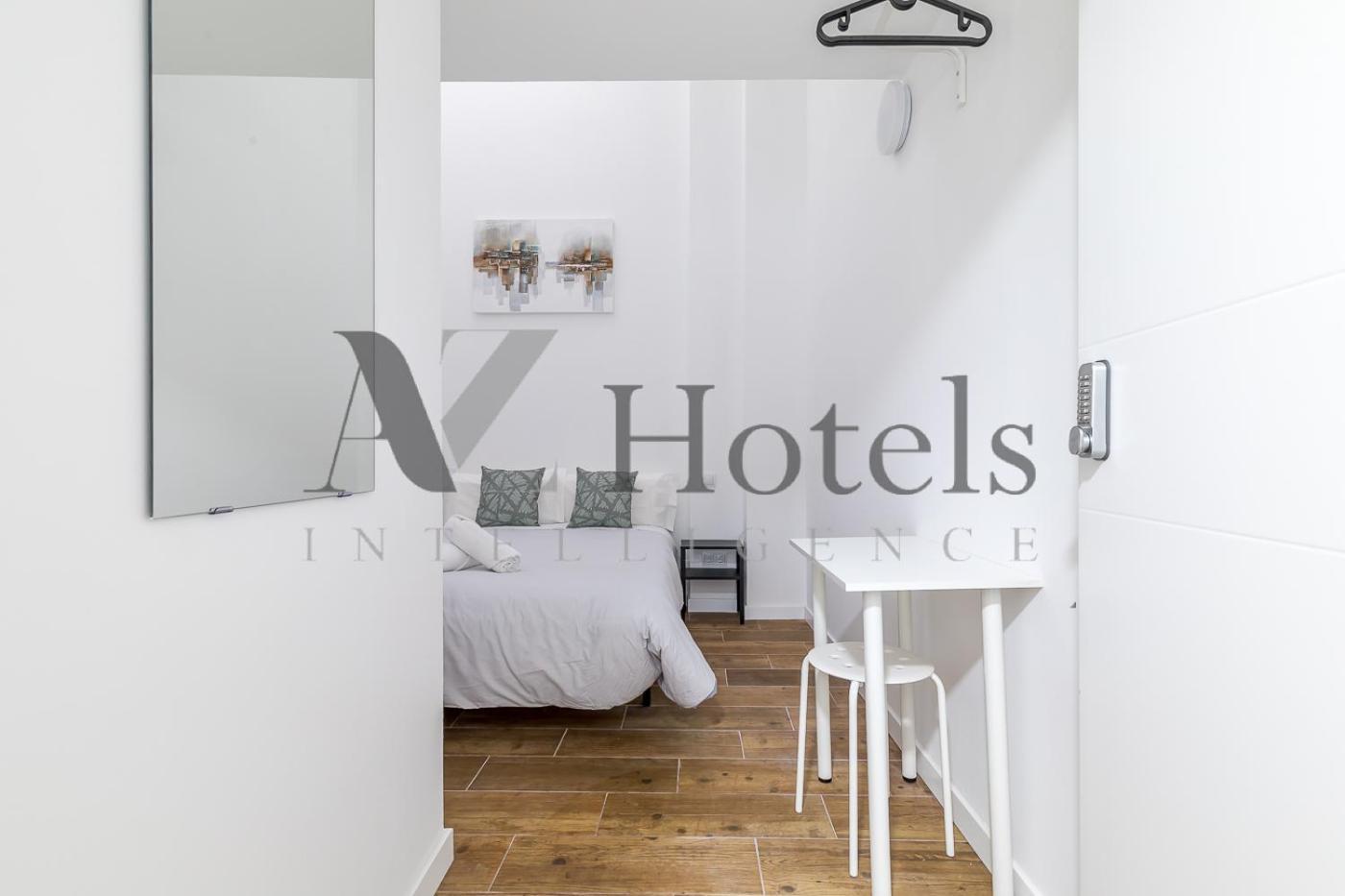 Ayz Luis Cabrera-Auto Check-In Property Мадрид Экстерьер фото
